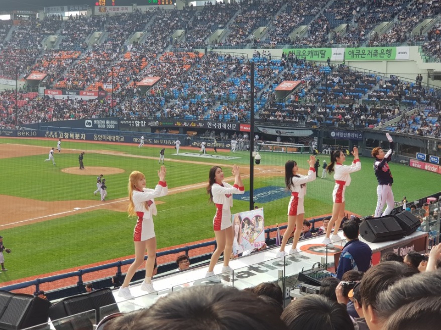 I bought this Doosan Bears hat in Jamsil Stadium - Picture of Jamsil  Baseball Stadium, Seoul - Tripadvisor